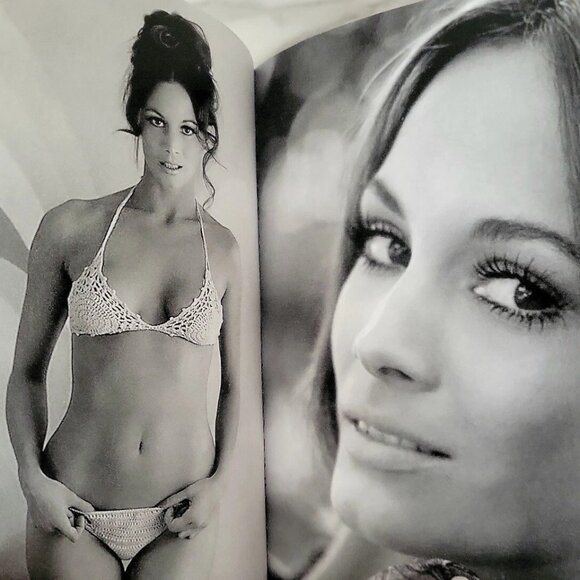 Barbara Leigh Vampirella Photo Book Images Rare Pictorial Collection 5"x7" - Picture 8 of 9